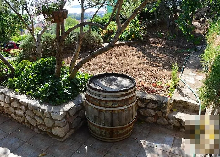 In With Sea View, Terrace, Air Conditioning, Wi-fi Apartman Preko